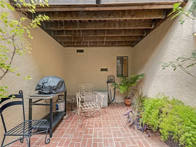 4322 Rosario Road, Woodland Hills, California 91364