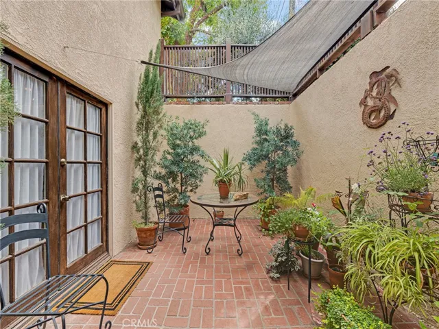 4322 Rosario Road, Woodland Hills, California 91364