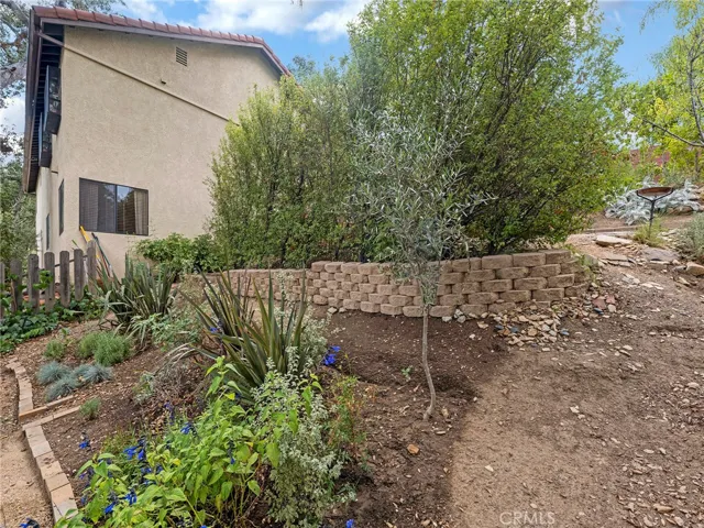 4322 Rosario Road, Woodland Hills, California 91364