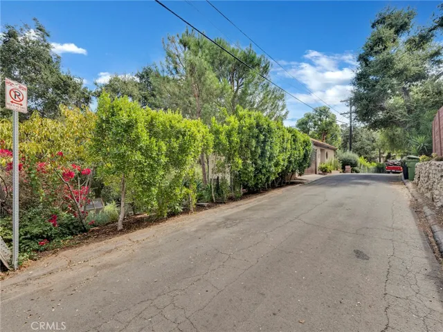 4322 Rosario Road, Woodland Hills, California 91364