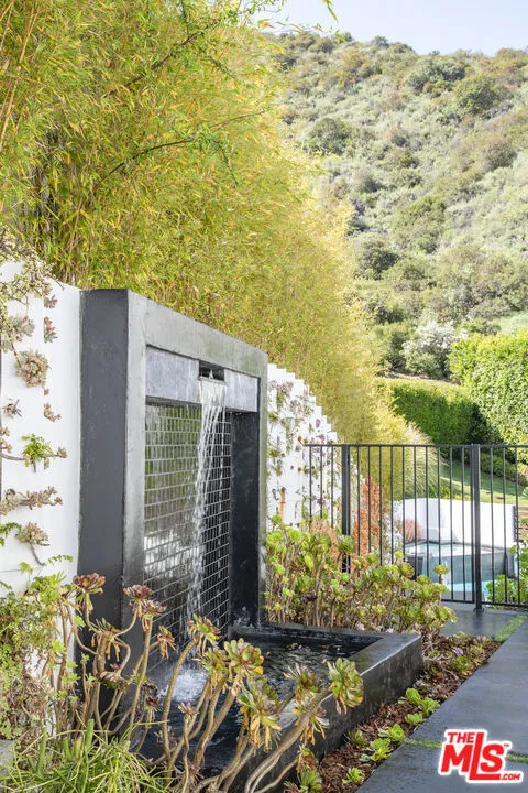 9852 San Circle, Beverly Hills, California 90210 home-pic-22