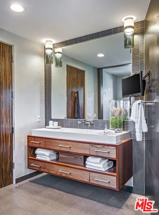 9852 San Circle, Beverly Hills, California 90210 home-pic-24