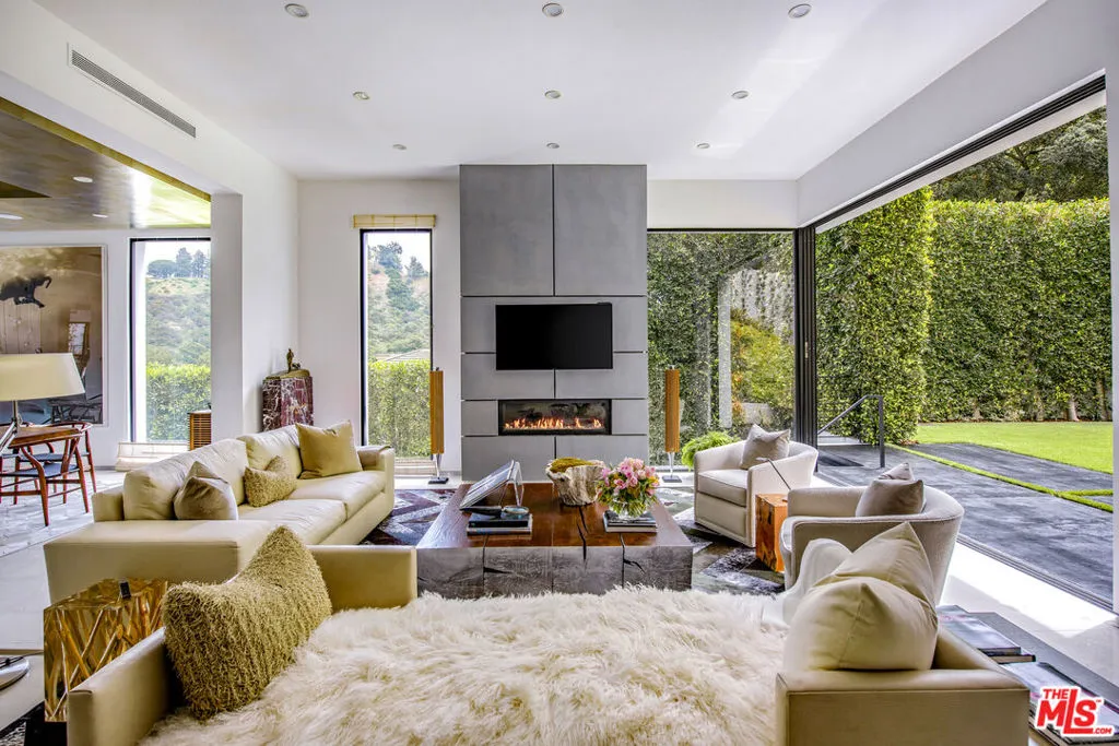 9852 San Circle, Beverly Hills, California 90210 home-pic-0