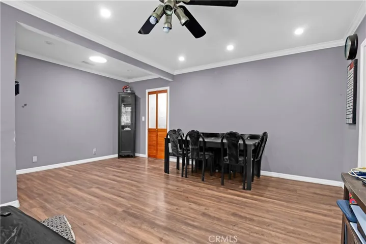 Living Room/Dining Area