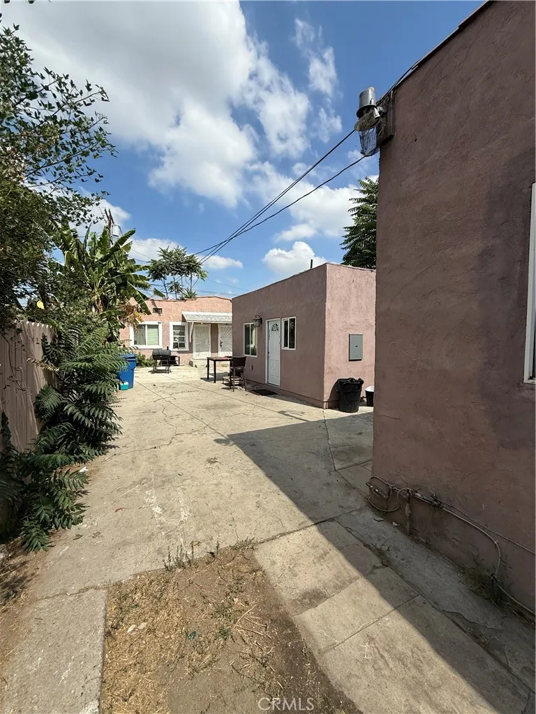 1141 East 50th Street, Los Angeles, California 90011 home-pic-2