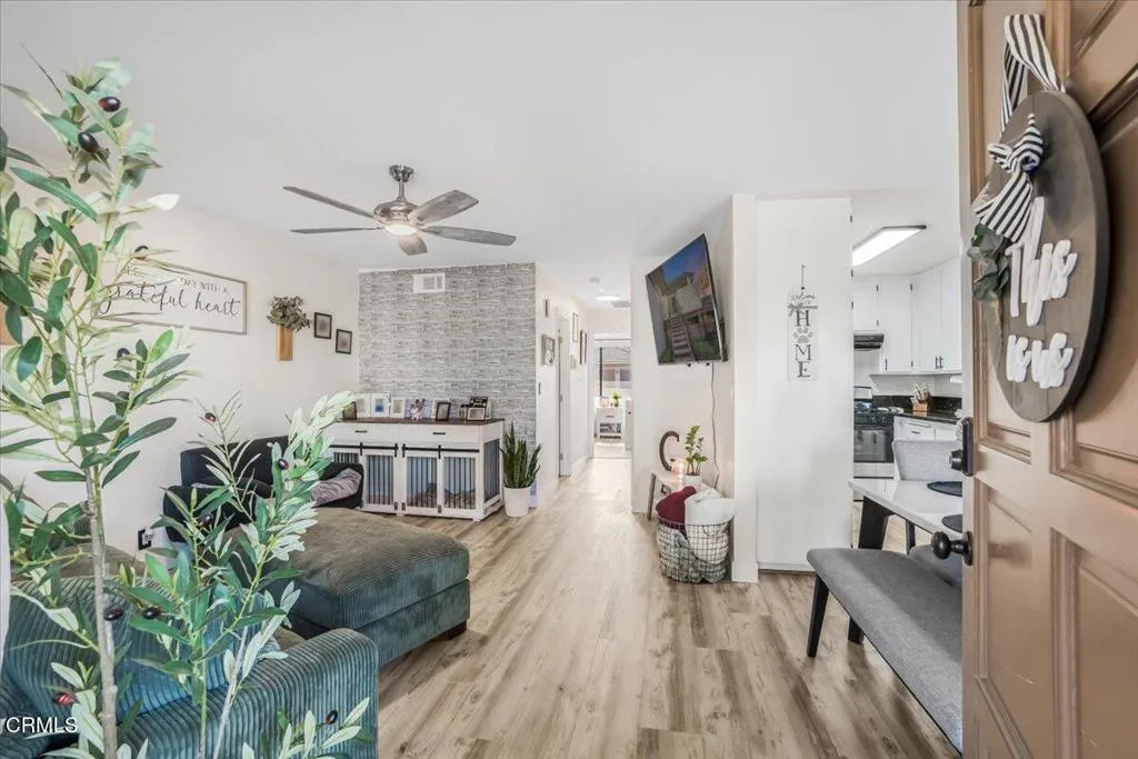 717 Thoreau Ln Lane, Ventura, California 93003 home-pic-2