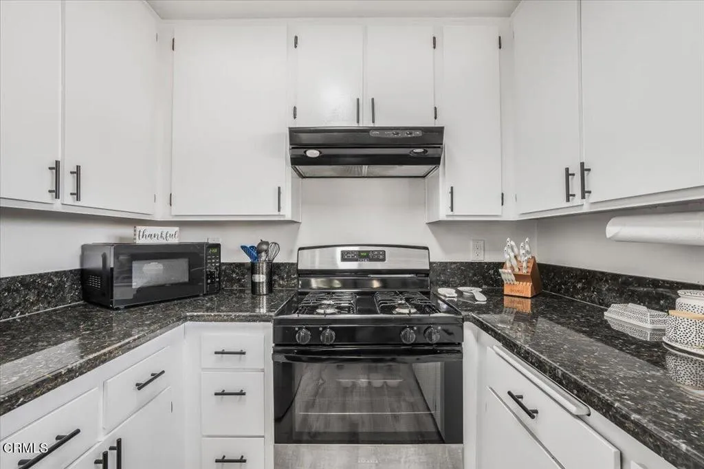 717 Thoreau Ln Lane, Ventura, California 93003 home-pic-14