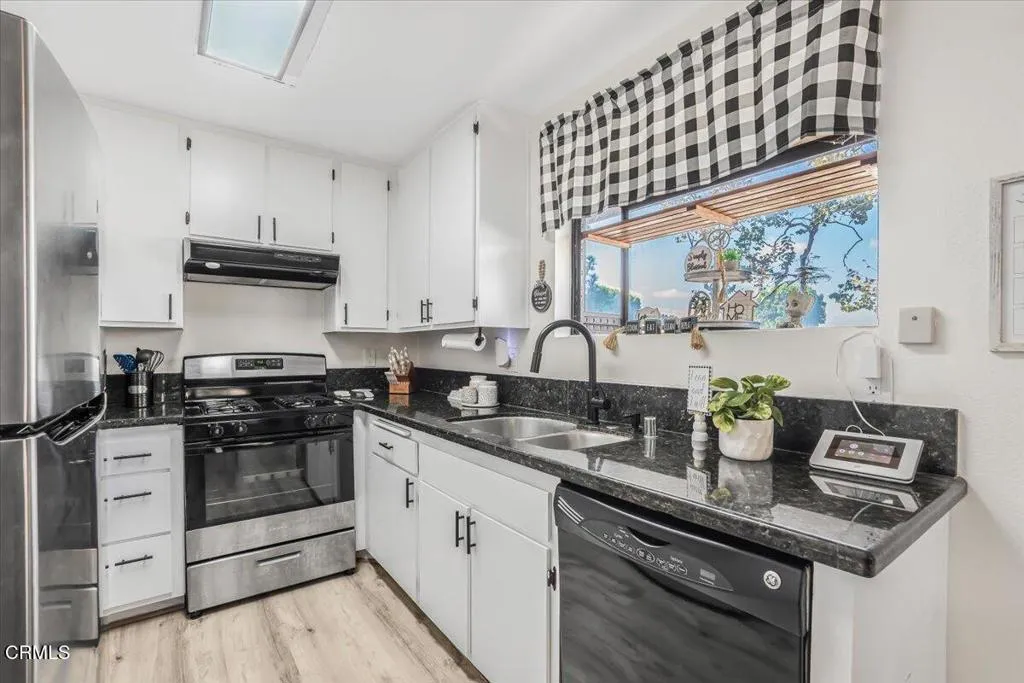 717 Thoreau Ln Lane, Ventura, California 93003 home-pic-13