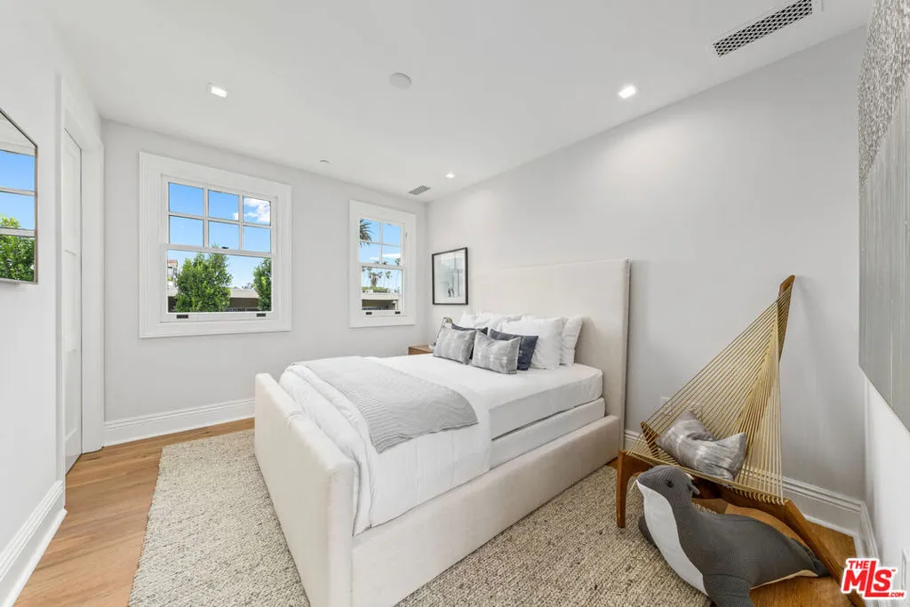 401 Ocean Avenue 2, Santa Monica, California 90402 home-pic-27