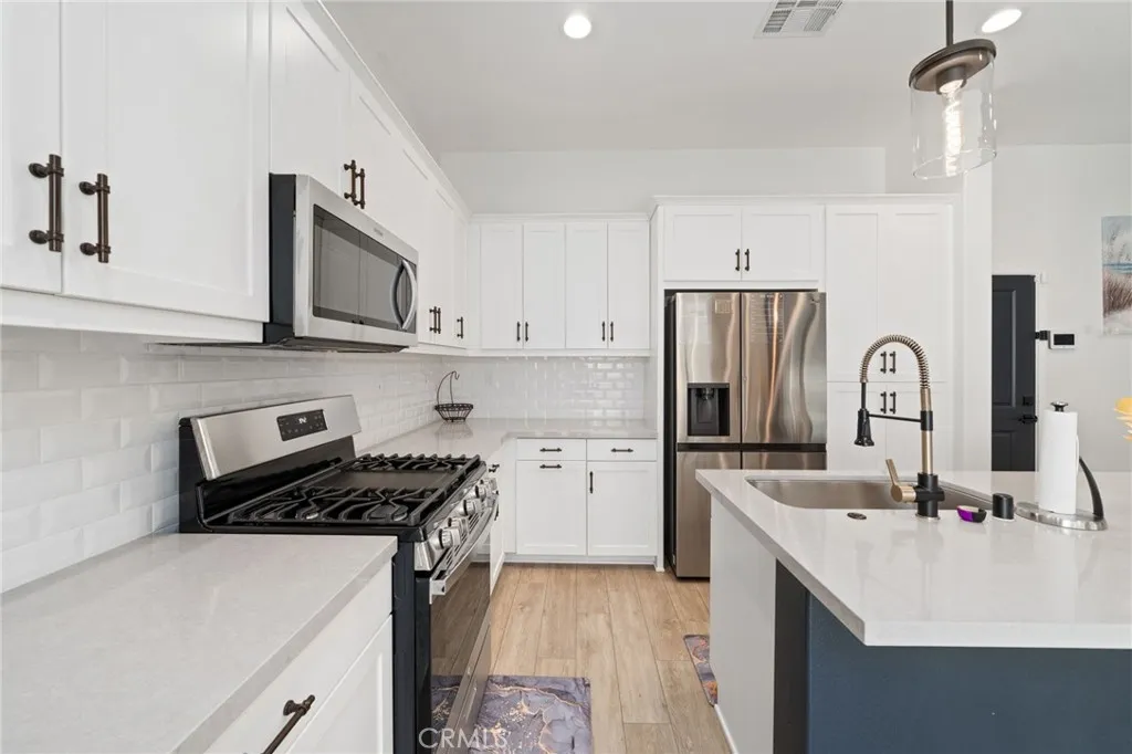 4166 4166 Horvath 106, Corona, California 92883 home-pic-4