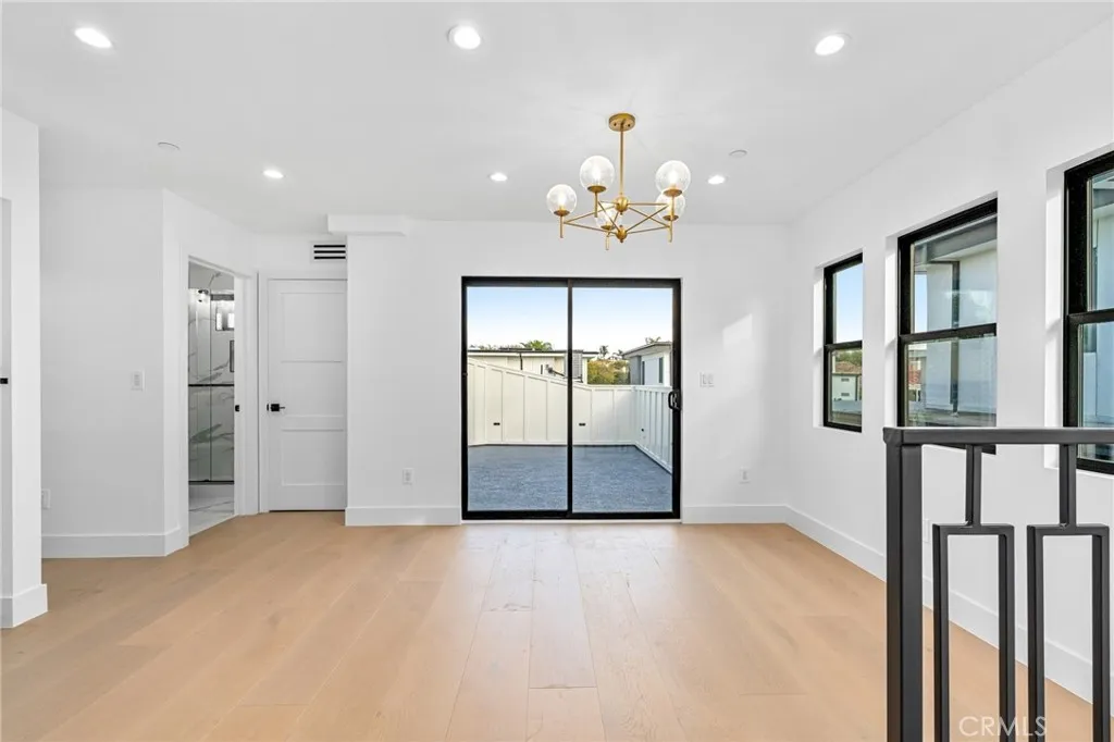 110 S Irena Avenue A, Redondo Beach, California 90277 home-pic-34