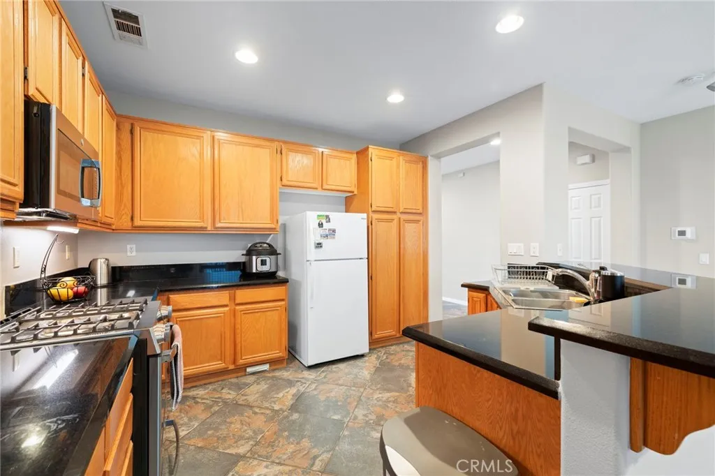 43929 W 44th W, Lancaster, California 93536 home-pic-12