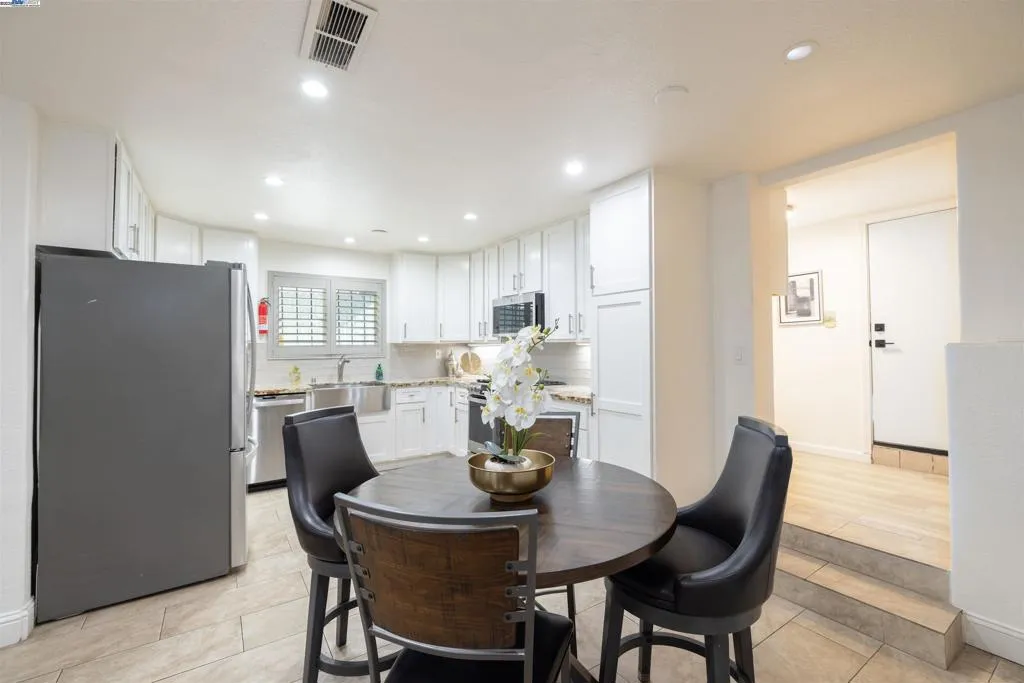 1234 Willow St, Oakland, California 94607 home-pic-53