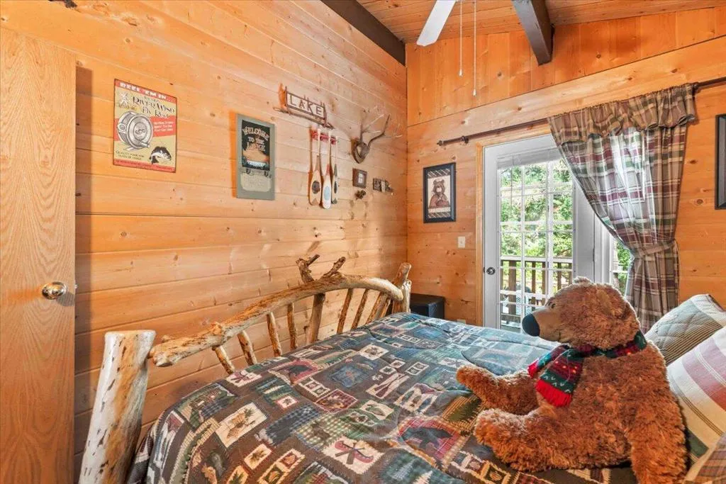 817 Maple Lane, Sugarloaf, California 92386 home-pic-14
