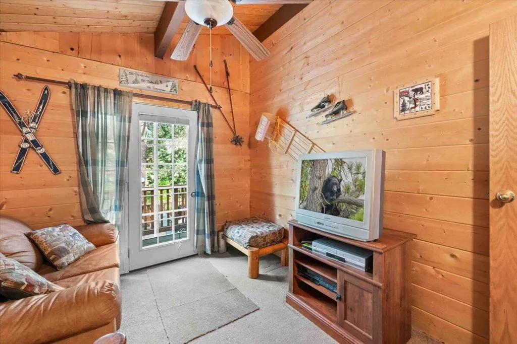 817 Maple Lane, Sugarloaf, California 92386 home-pic-17