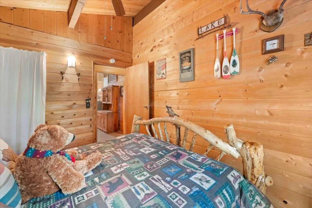 817 Maple Lane, Sugarloaf, California 92386 home-pic-15