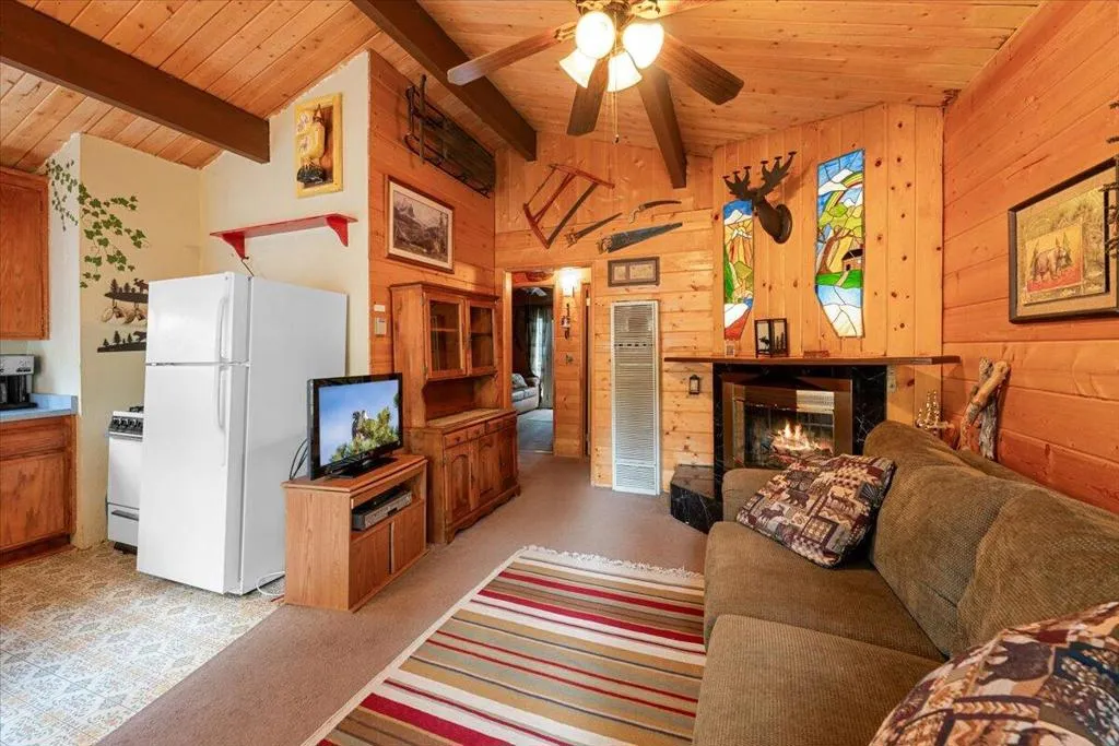 817 Maple Lane, Sugarloaf, California 92386 home-pic-5