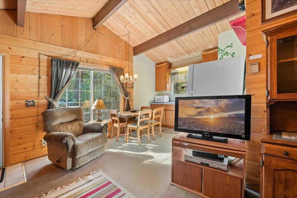 817 Maple Lane, Sugarloaf, California 92386 home-pic-9