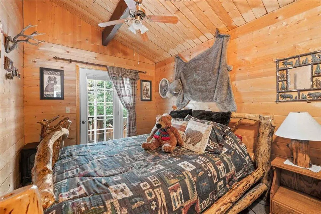 817 Maple Lane, Sugarloaf, California 92386 home-pic-13