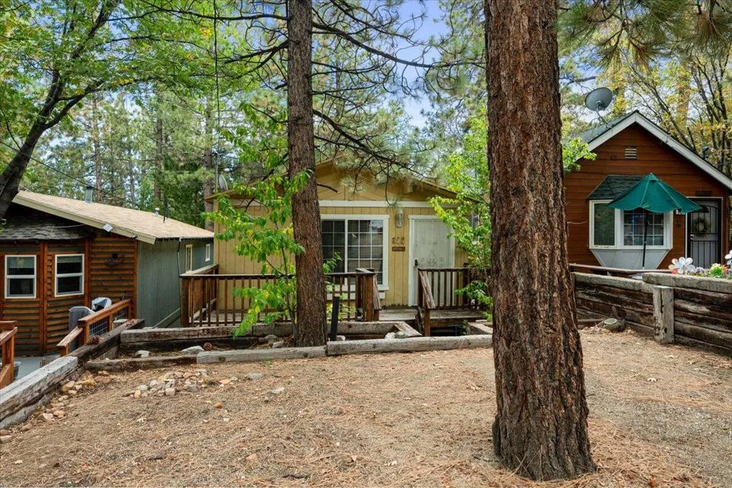 817 Maple Lane, Sugarloaf, California 92386 home-pic-2