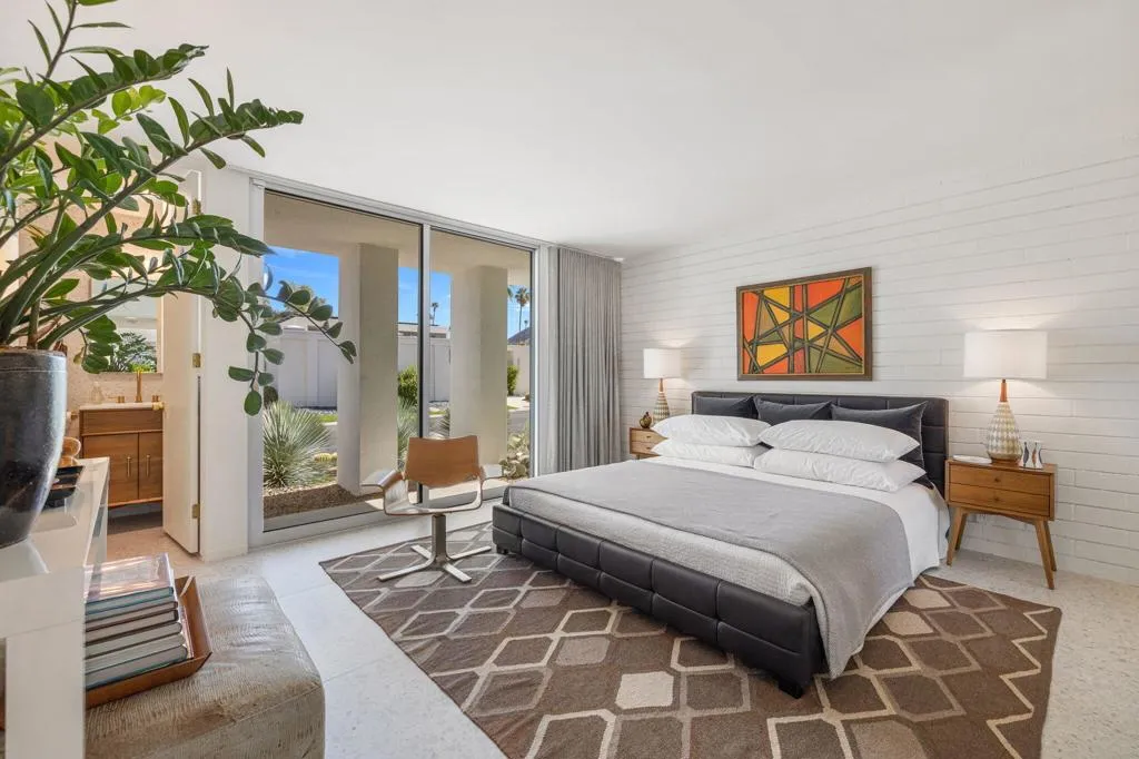 2691 S Kings Road E, Palm Springs, California 92264 home-pic-24
