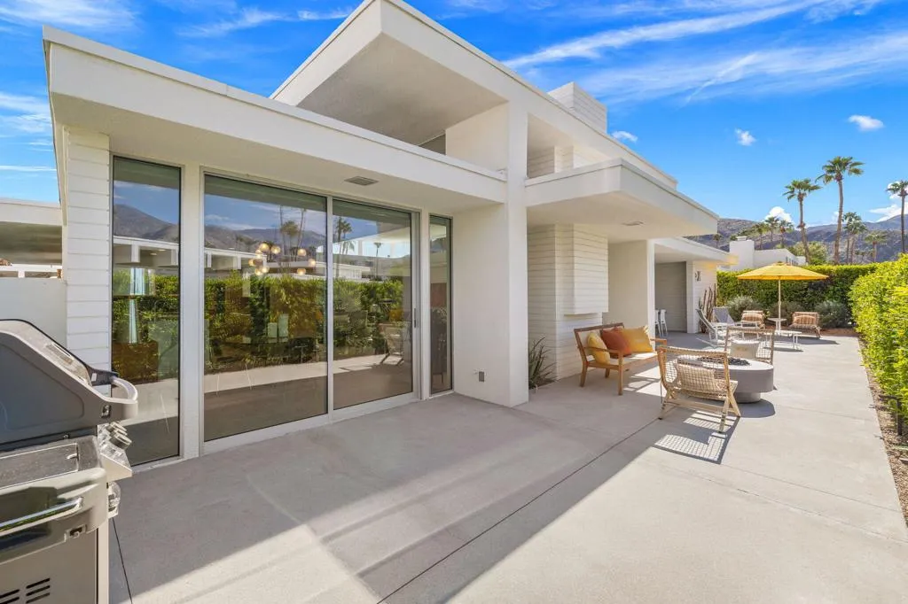 2691 S Kings Road E, Palm Springs, California 92264 home-pic-40