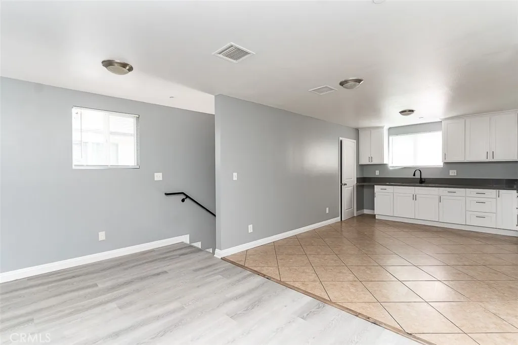 1639 1639 1/2 E 109th, Los Angeles, California 90059 home-pic-4