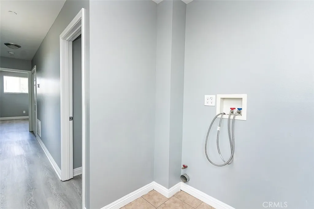 1639 1639 1/2 E 109th, Los Angeles, California 90059 home-pic-10