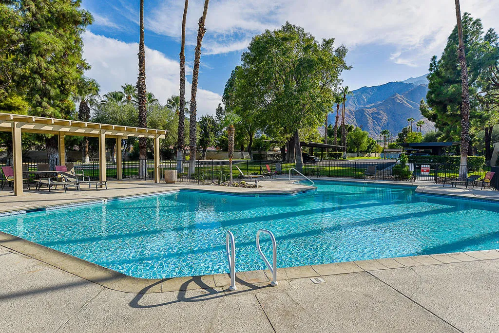 2821 N Los Felices Circle 104, Palm Springs, California 92262 home-pic-22