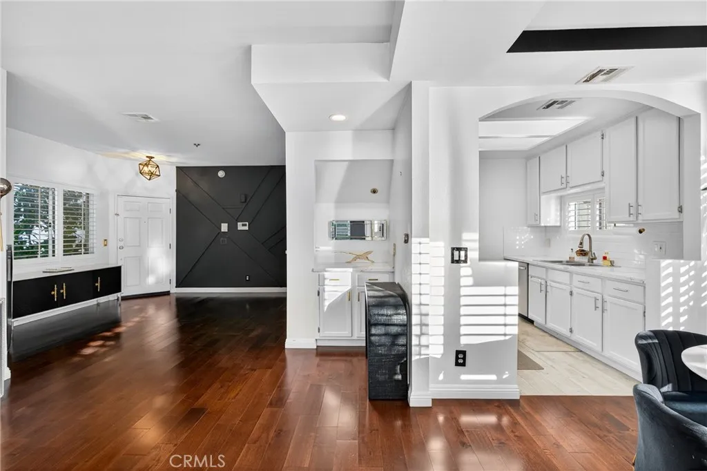 7236 Amigo 113, Reseda, California 91335 home-pic-1