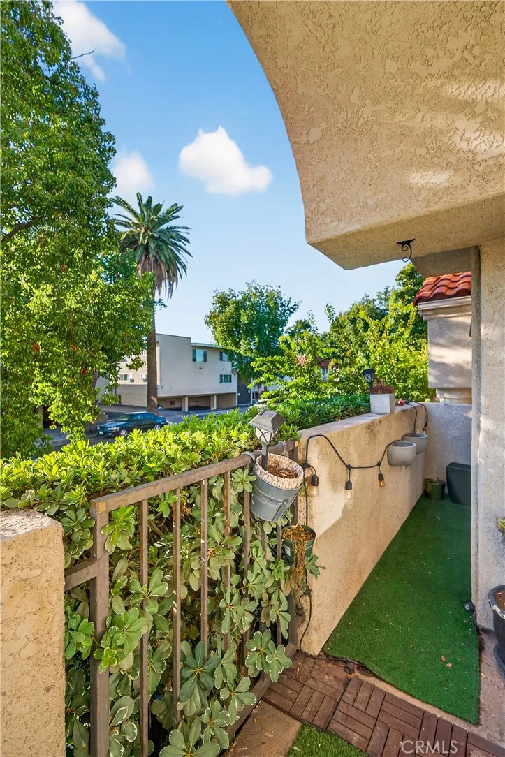 7236 Amigo 113, Reseda, California 91335 home-pic-37