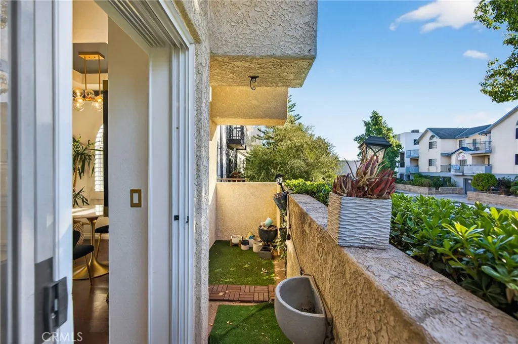 7236 Amigo 113, Reseda, California 91335 home-pic-36