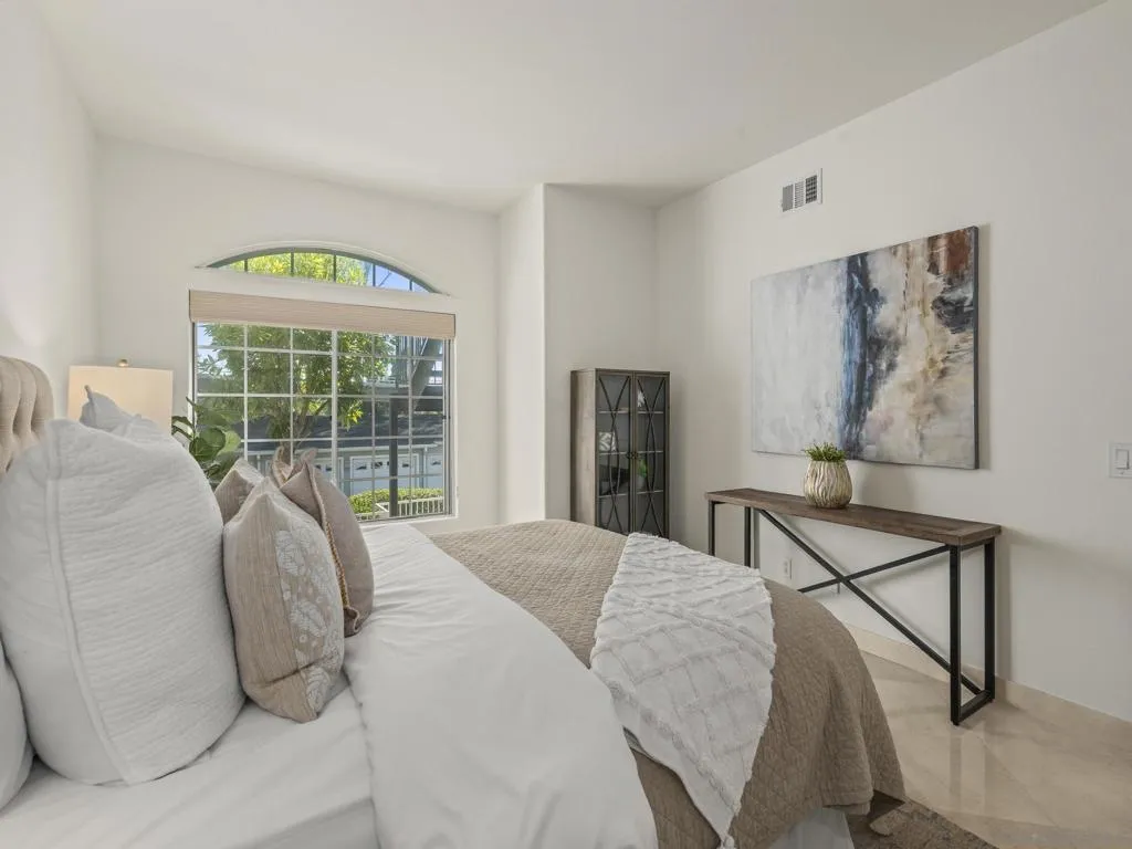 8635 Via Mallorca D, La Jolla, California 92037 home-pic-22