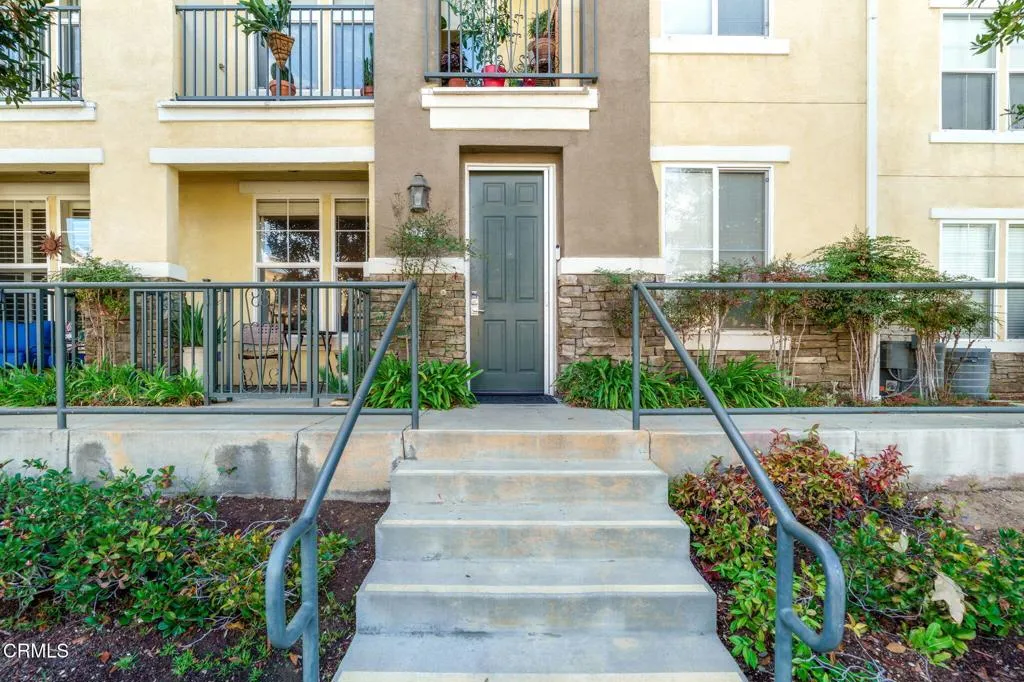 1721 S Hill Road 102, Ventura, California 93003 home-pic-1
