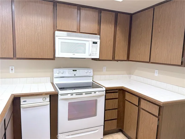 Kitchen with lots of cabinets.