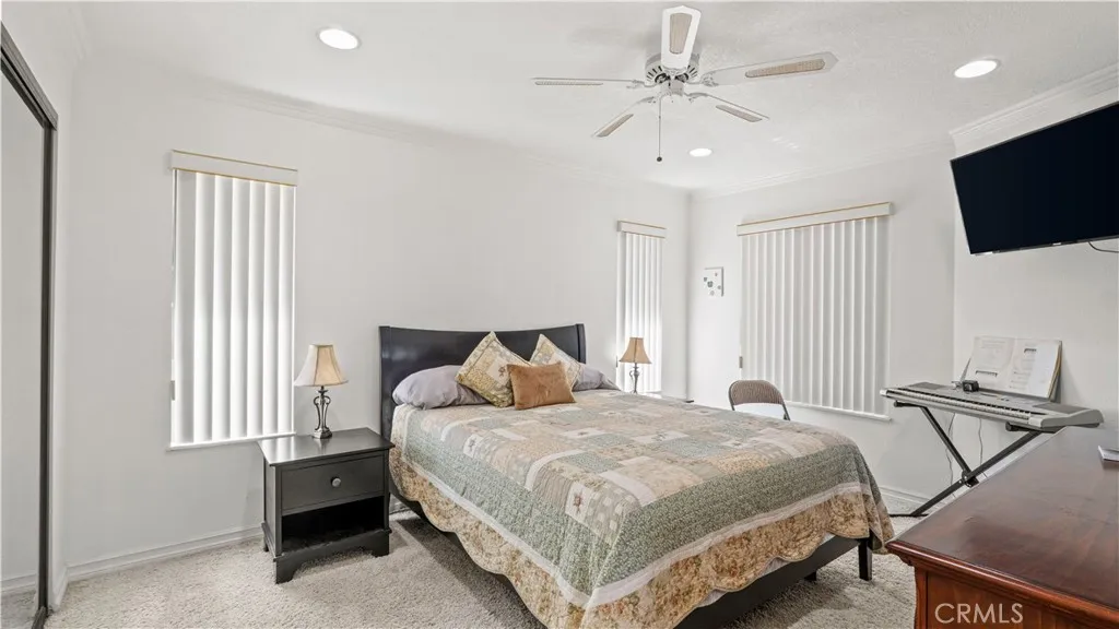 17850 Vista Del Lago Dr, Riverside, California 92503 home-pic-15