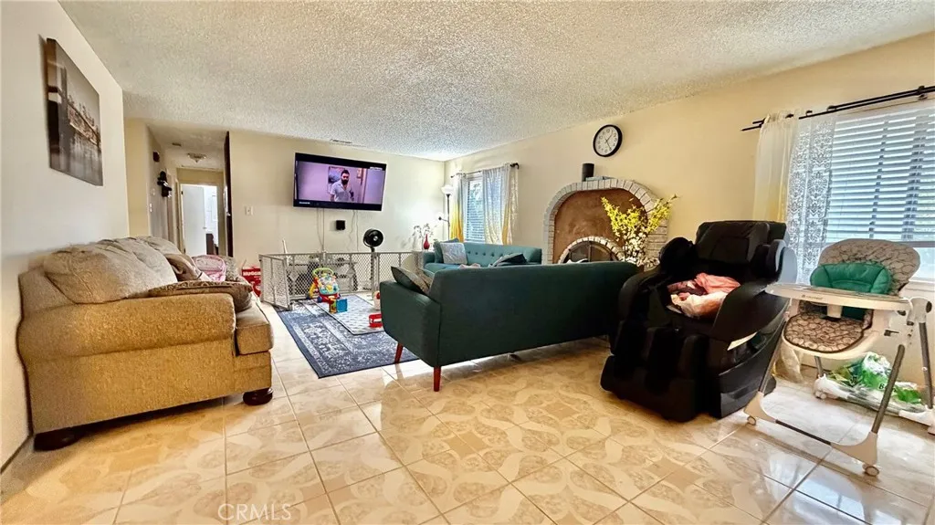 13981 Rose, Fontana, California 92337 home-pic-19