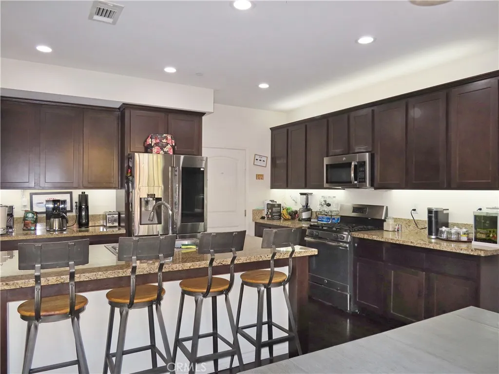 26838 Albion Way, Canyon Country, California 91351 home-pic-12