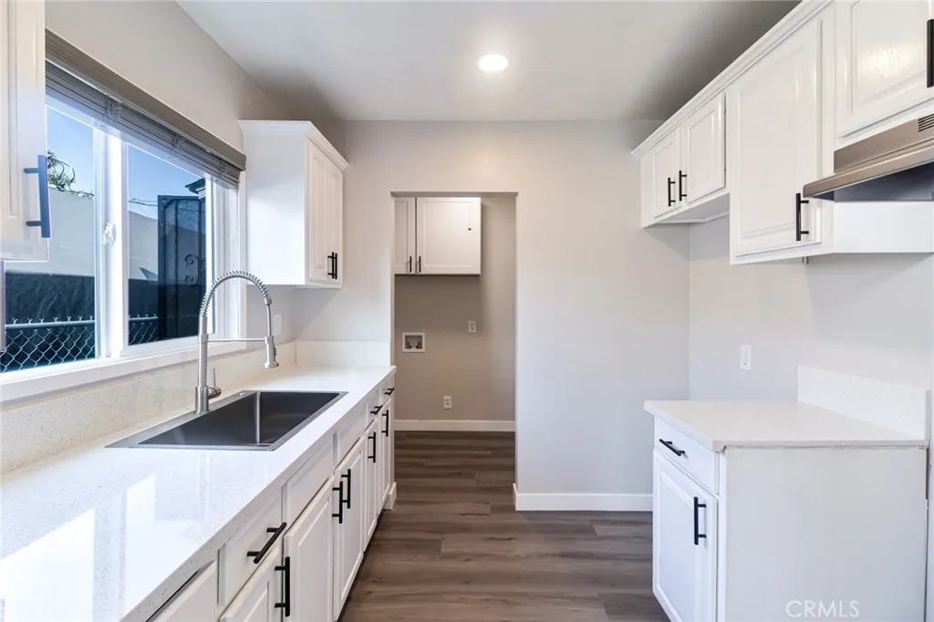 645 E 98th Street, Los Angeles, California 90002 home-pic-17