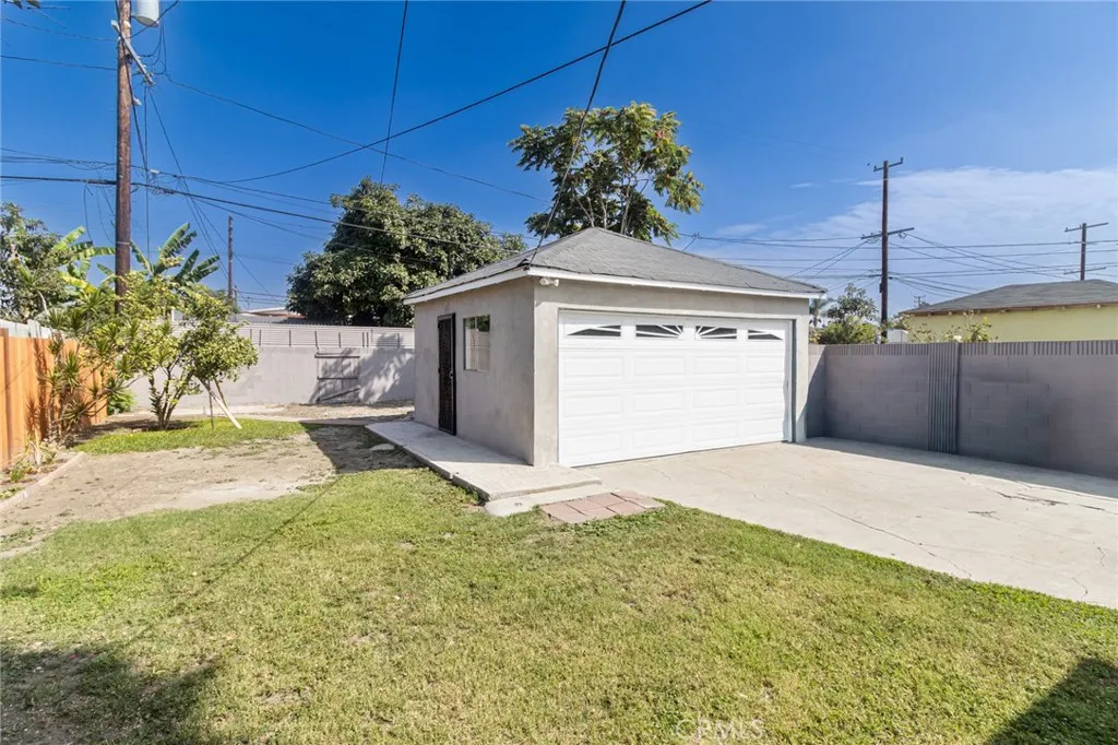 645 E 98th Street, Los Angeles, California 90002 home-pic-4