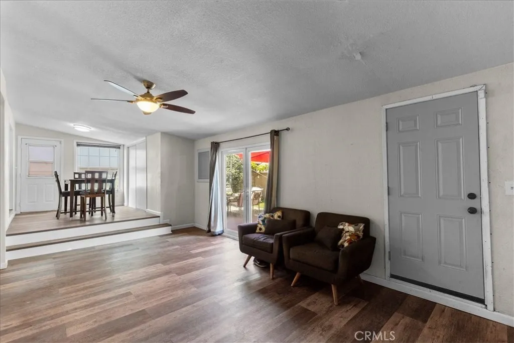 9813 Houghton Avenue, Santa Fe Springs, California 90670 home-pic-5