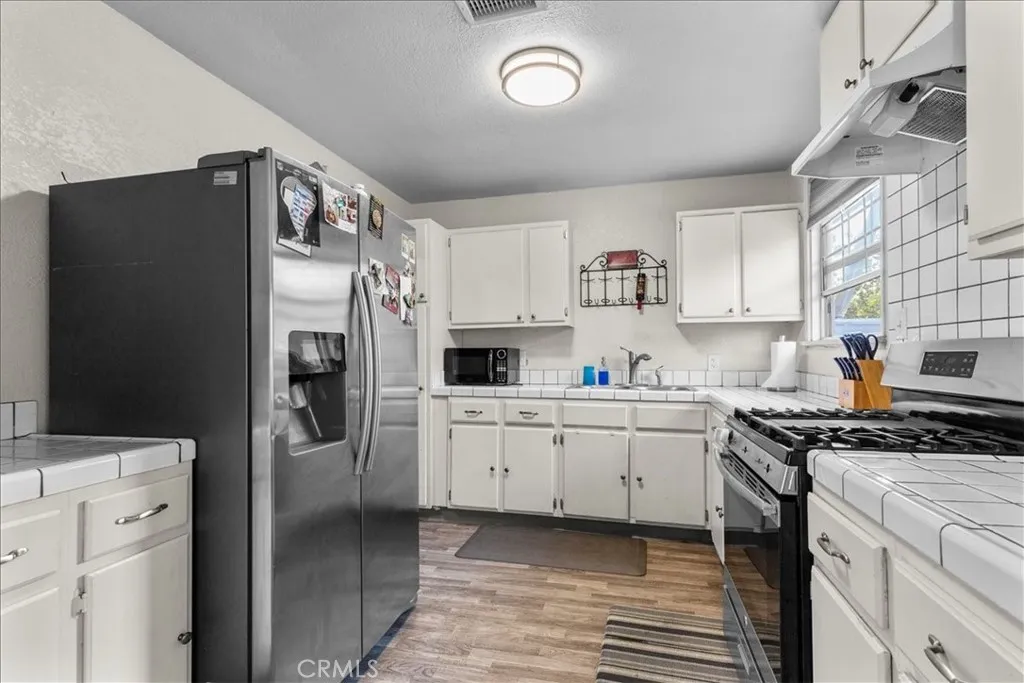9813 Houghton Avenue, Santa Fe Springs, California 90670 home-pic-8