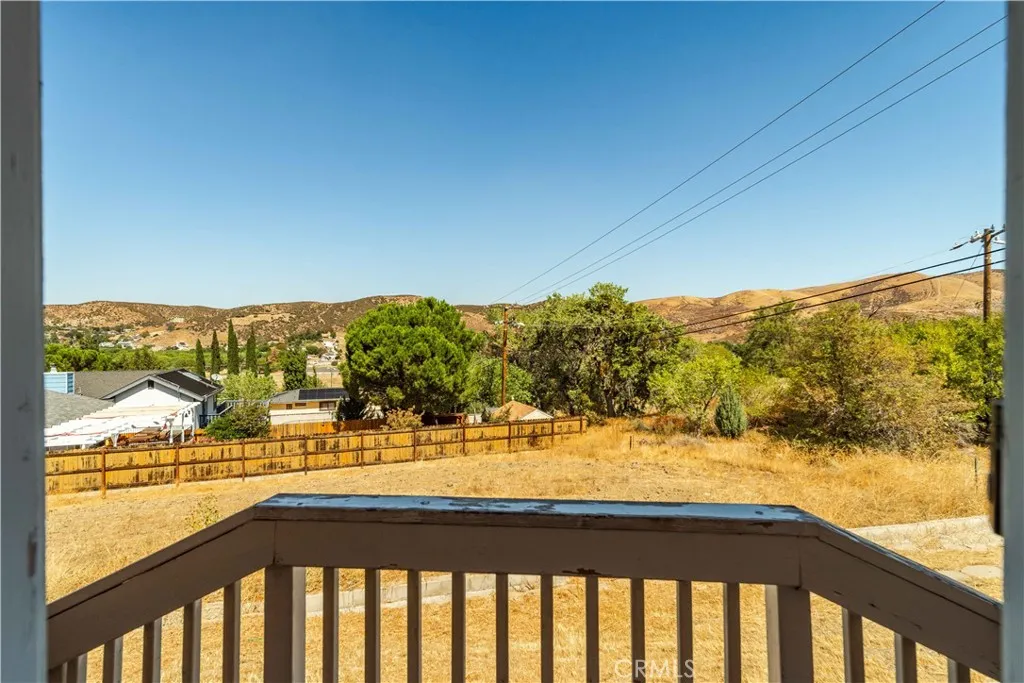 42846 Montello Drive, Lake Elizabeth, California 93532 home-pic-5