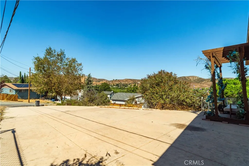 42846 Montello Drive, Lake Elizabeth, California 93532 home-pic-4