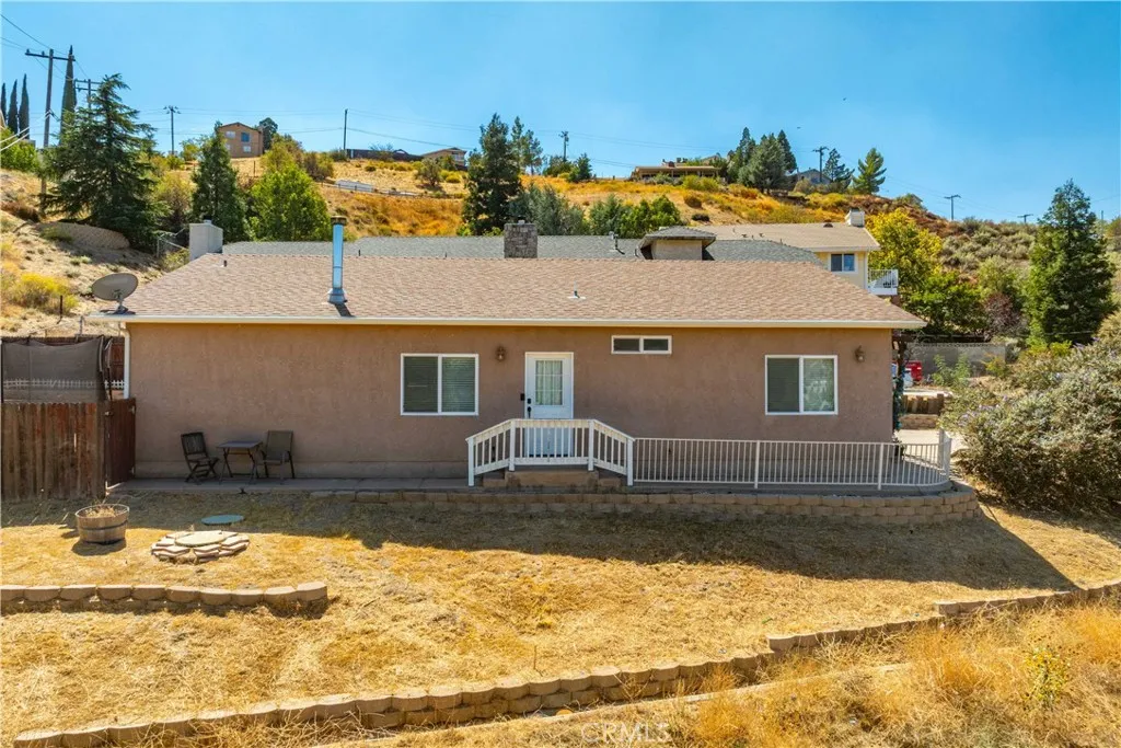 42846 Montello Drive, Lake Elizabeth, California 93532 home-pic-3