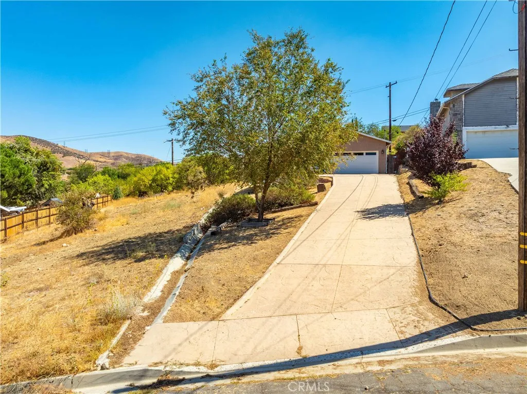 42846 Montello Drive, Lake Elizabeth, California 93532 home-pic-1