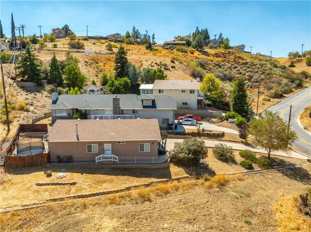 42846 Montello Drive, Lake Elizabeth, California 93532 home-pic-2