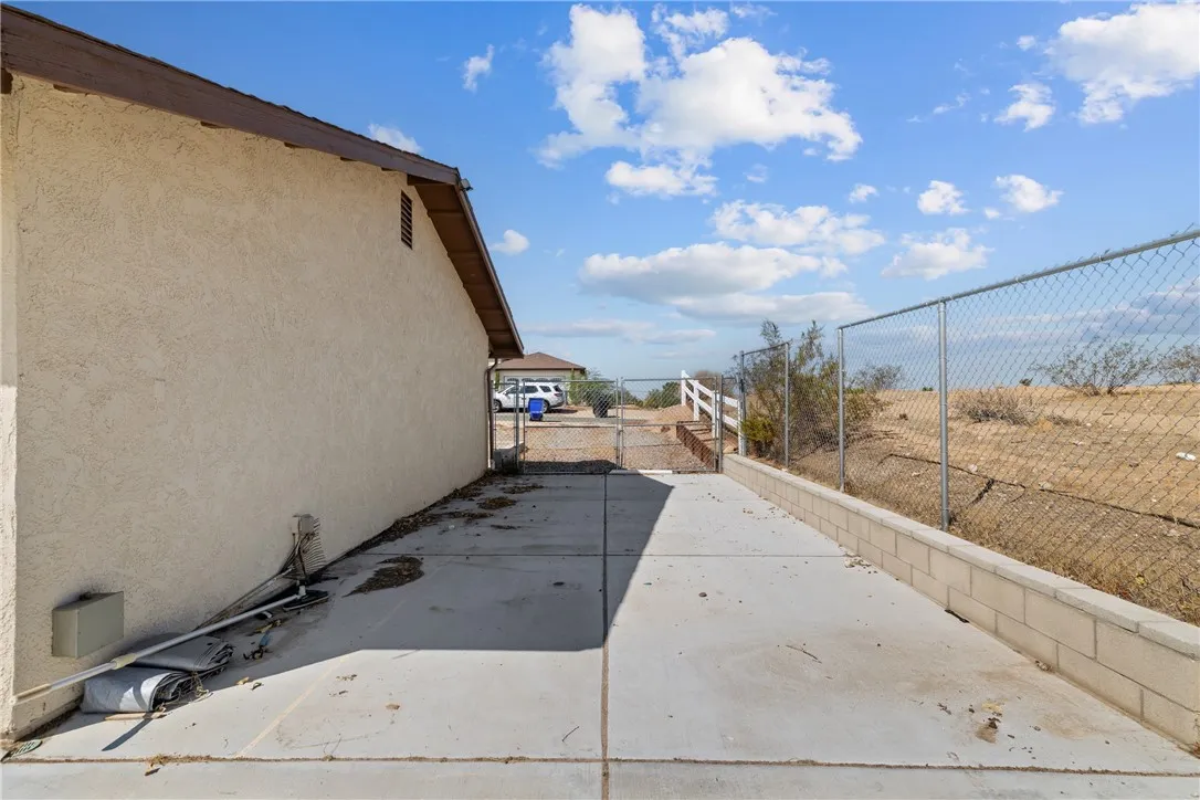 13357 Calcite Avenue, Victorville, California 92395 home-pic-26