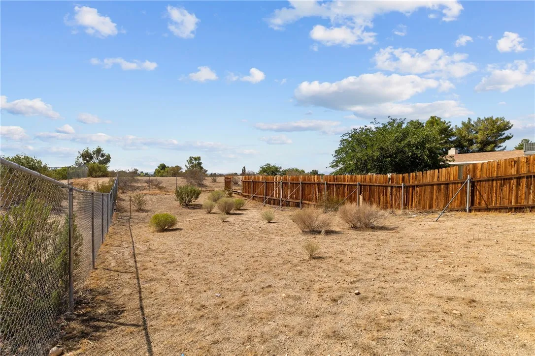 13357 Calcite Avenue, Victorville, California 92395 home-pic-33