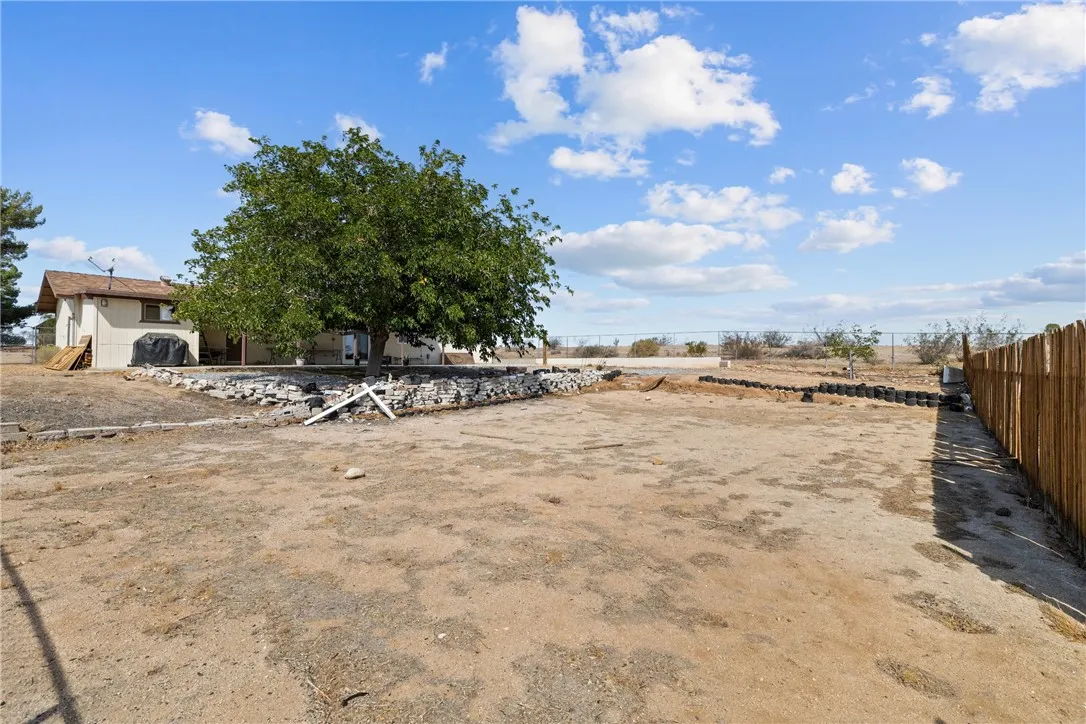 13357 Calcite Avenue, Victorville, California 92395 home-pic-34
